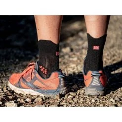 Calcetines Trail Compressport Pro V3 Negro -Saucony || BROOKS Ventas calcetines trail compressport pro v3 negro 2