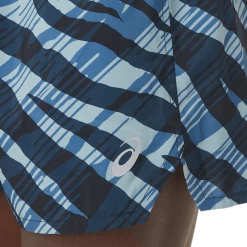 Pantalón Corto Asics Wild Camo 5IN Azul Negro -Saucony || BROOKS Ventas pantalon corto asics wild camo 5in azul negro 3